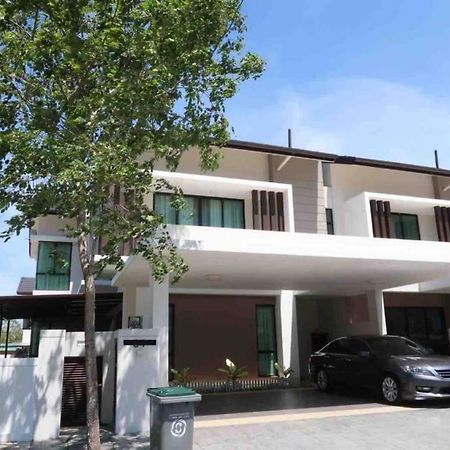Promo Private Luxurious Nilai Vacation Home Exterior foto